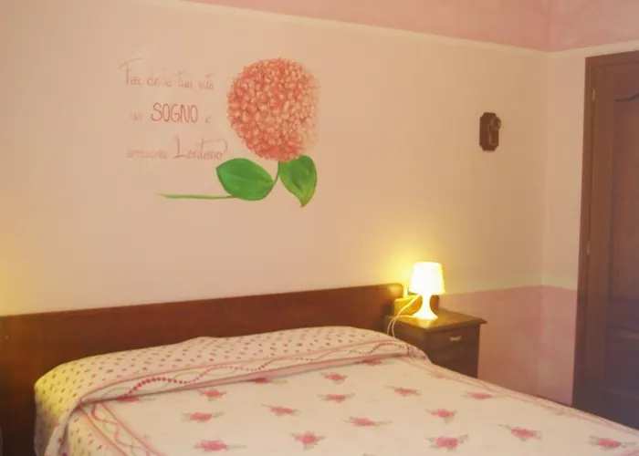 فندق مبيت وإفطار Dircea CastellʼArquato